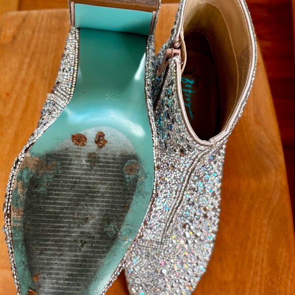 Betsey Johnson Glass & Rhinestone Ankle Bootie Size 7.5 EUC Silver Boot Glitter - Picture 4 of 13